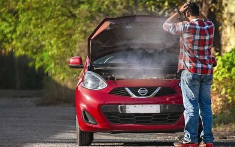 dong-co-o-to-bi-loi-sua-oto-luu-dong-da-lat